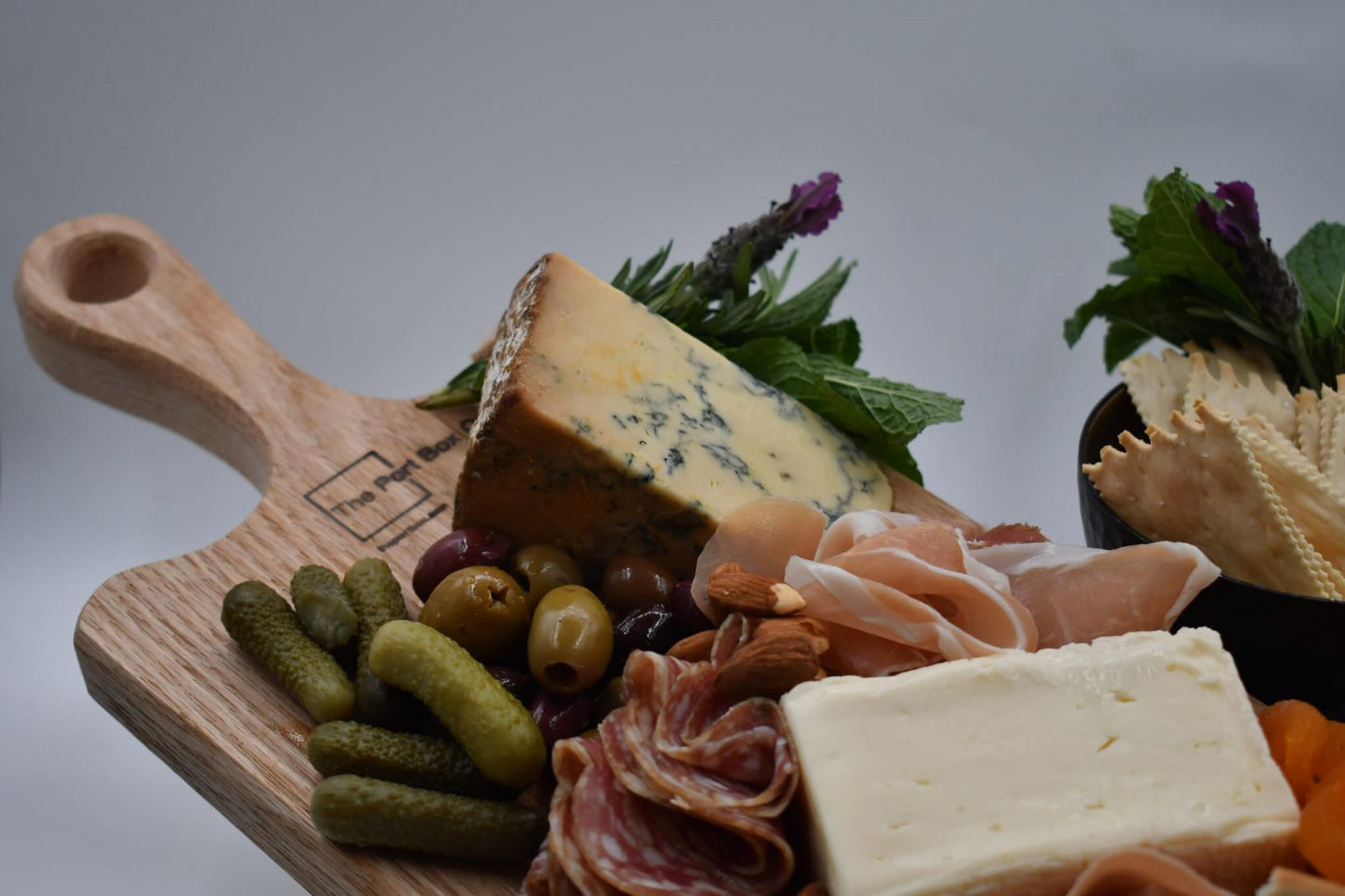 4 Person – Luxury Charcuterie Box